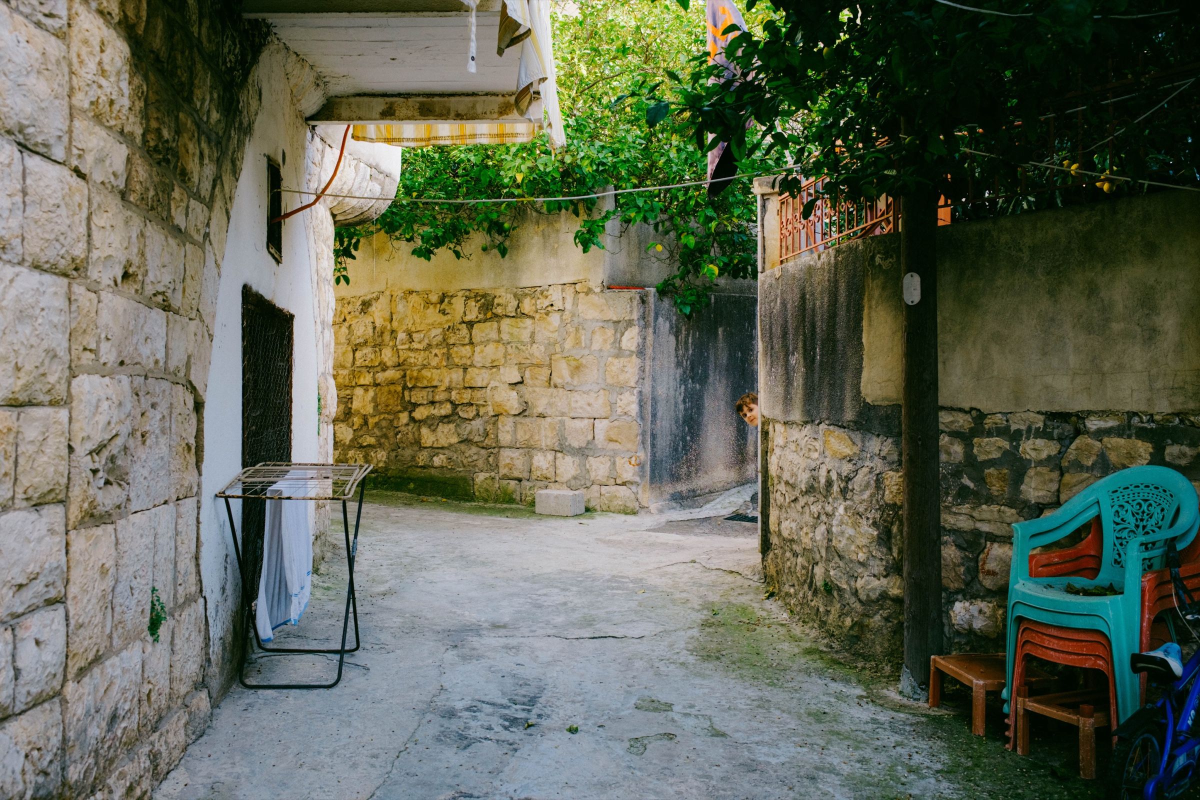 A kid peeking from a wall, Joun — Colored Air